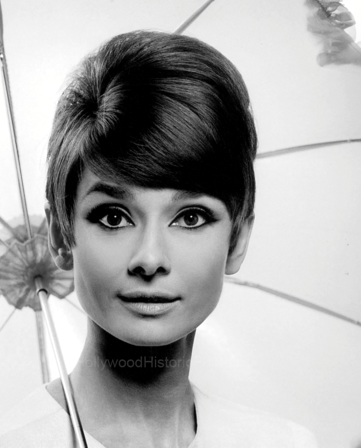Audrey Hepburn 1957.jpg